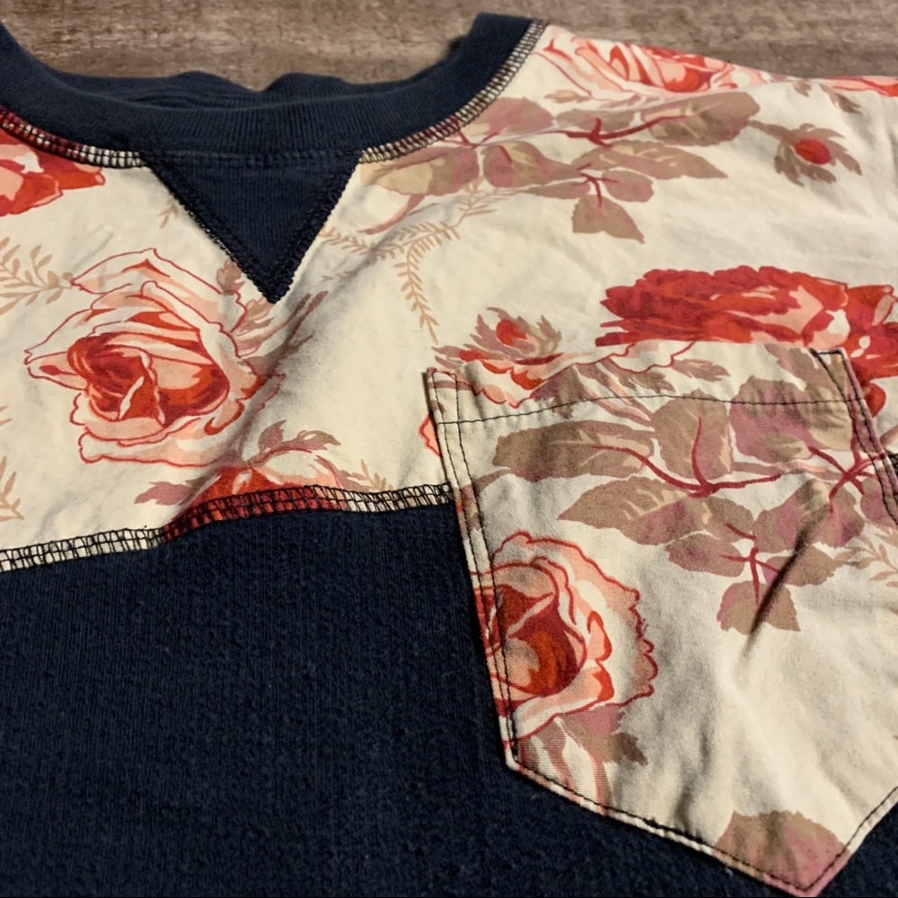 🍂 Two Angle Floral Sweater 🍂 - Picture 5 of 7